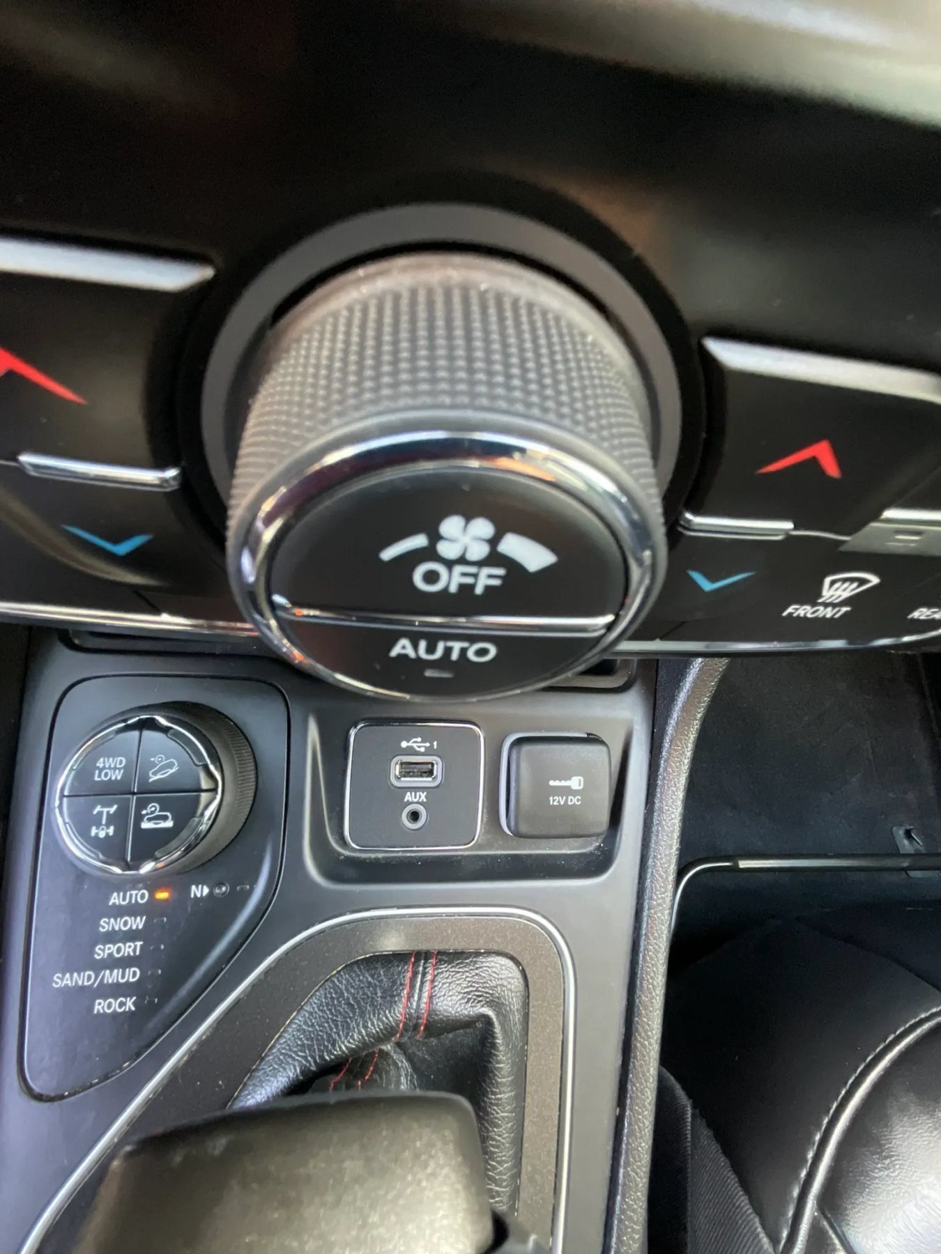 Used 2021 Jeep Cherokee Trailhawk w/ Trailer Tow Group AWD/4WD image 35