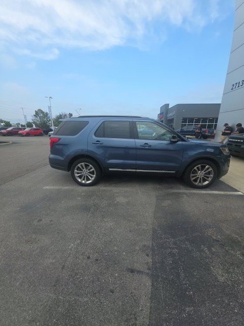 Used 2018 Ford Explorer XLT w/ Equipment Group 202A AWD/4WD image 4