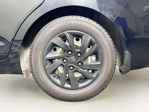 Used 2019 Hyundai Elantra SE w/ Cargo Package FWD image 11