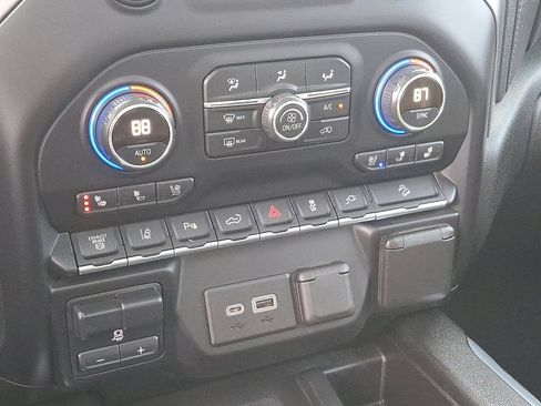 Used 2020 Chevrolet Silverado 2500 LTZ w/ LTZ Premium Package image 16