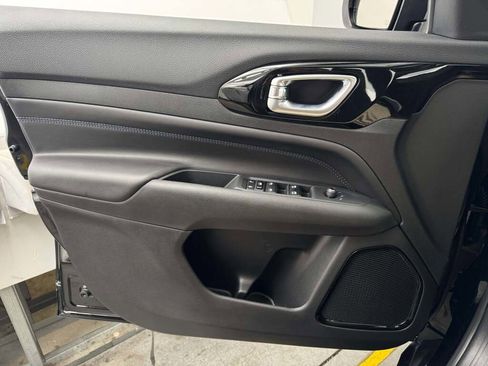 New 2026 Jeep Compass Latitude image 22