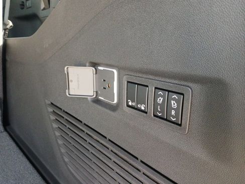 New 2026 Chevrolet Suburban Z71 AWD/4WD image 28