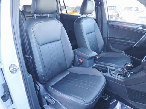 Used 2022 Volkswagen Tiguan SE R-Line image 16
