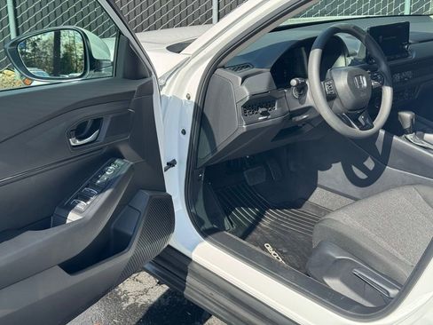 Certified 2025 Honda Accord LX image 6