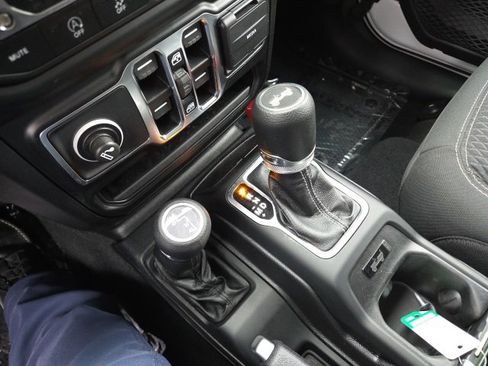 Used 2021 Jeep Wrangler Unlimited Sahara image 62