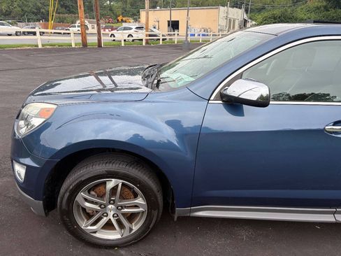 Used 2017 Chevrolet Equinox Premier w/ Enhanced Convenience Package AWD/4WD image 9