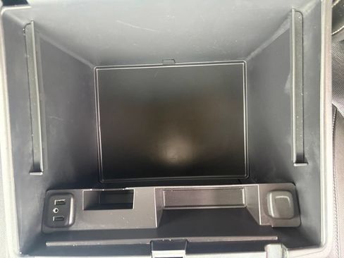 Used 2017 GMC Yukon SLT AWD/4WD image 10