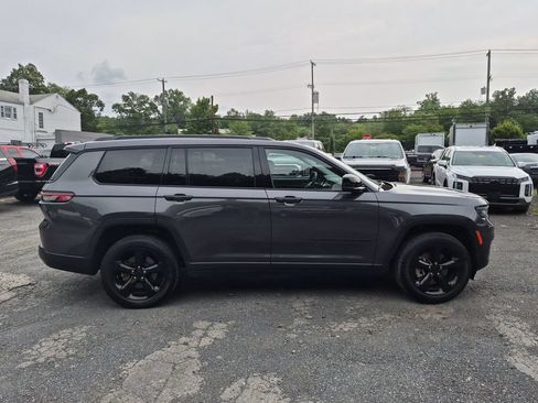 Used 2023 Jeep Grand Cherokee L Limited w/ Black Appearance Package AWD/4WD image 6