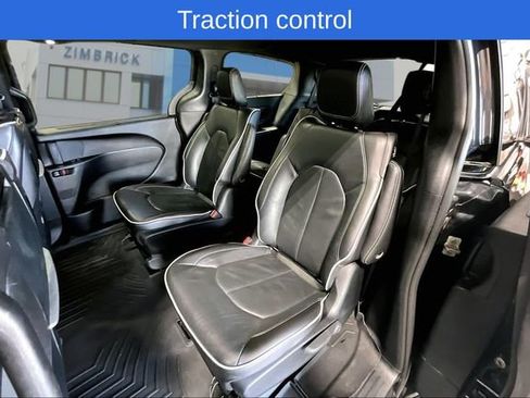 Used 2024 Chrysler Pacifica Premium FWD image 21