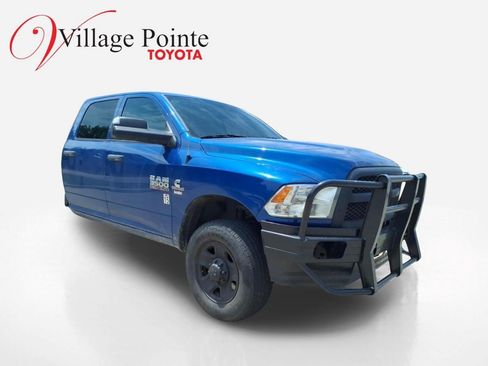 Used 2017 RAM 3500 Tradesman w/ Chrome Appearance Group AWD/4WD image 3