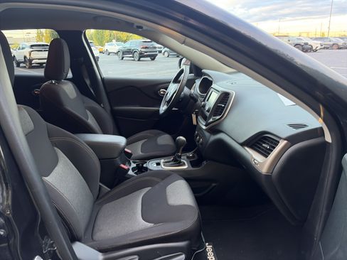 Used 2016 Jeep Cherokee Sport AWD/4WD image 24