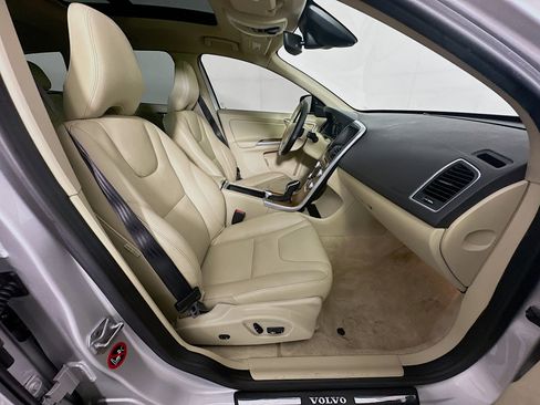 Used 2016 Volvo XC60 T5 Premier w/ Proximity Package image 32