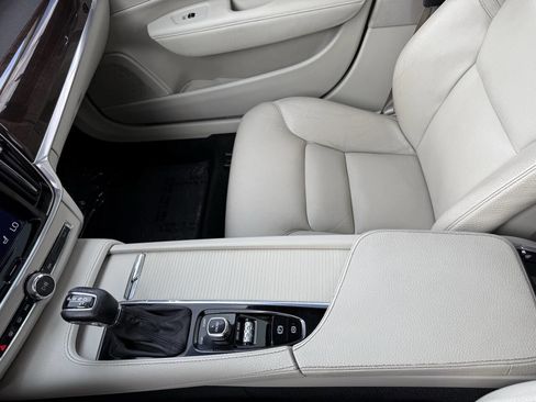 Used 2017 Volvo S90 T6 Momentum w/ Vision Package image 22