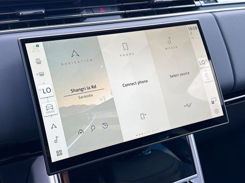 New 2025 Land Rover Range Rover SE image 35