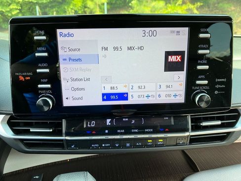 Certified 2021 Toyota Sienna XLE FWD image 18