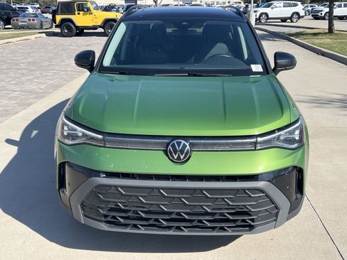 Certified 2025 Volkswagen Taos SE image 3