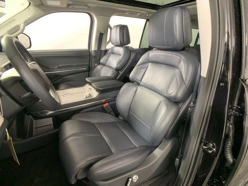 New 2025 Lincoln Navigator L Reserve image 19