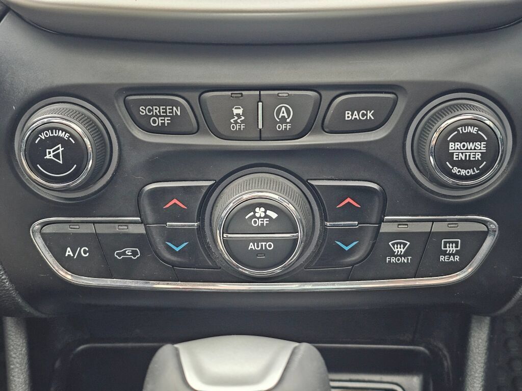 Used 2016 Jeep Cherokee Trailhawk w/ Leather Interior Group AWD/4WD image 30