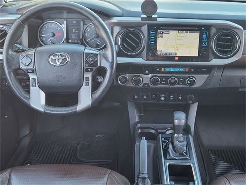 Used 2018 Toyota Tacoma Limited image 29