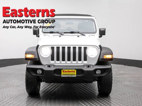 Used 2018 Jeep Wrangler Unlimited Sport S AWD/4WD image 2