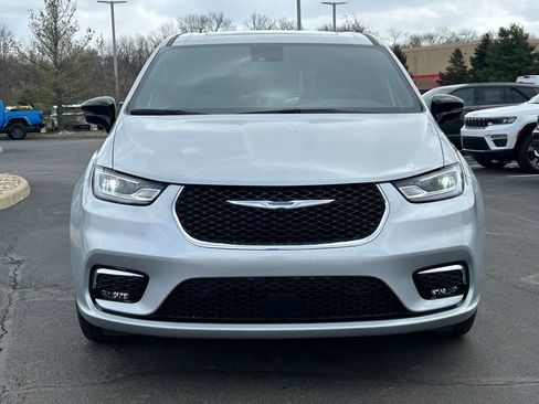 New 2026 Chrysler Pacifica Limited image 2