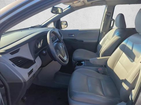 Used 2015 Toyota Sienna XLE image 15