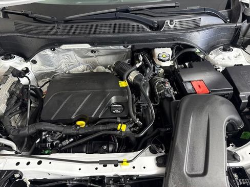 Used 2024 Chevrolet Trax LS w/ LS Convenience Package FWD image 11