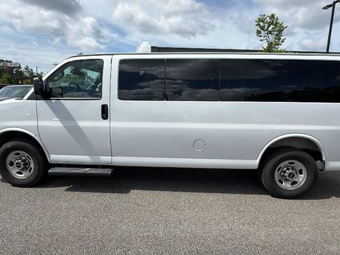 Used 2025 GMC Savana 3500 LT w/ LT Preferred Equipment Group RWD image 11