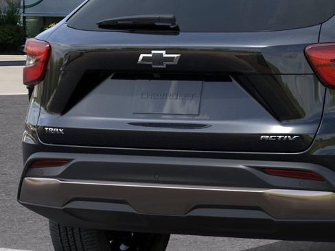 New 2026 Chevrolet Trax ACTIV w/ Sunroof Package FWD image 14