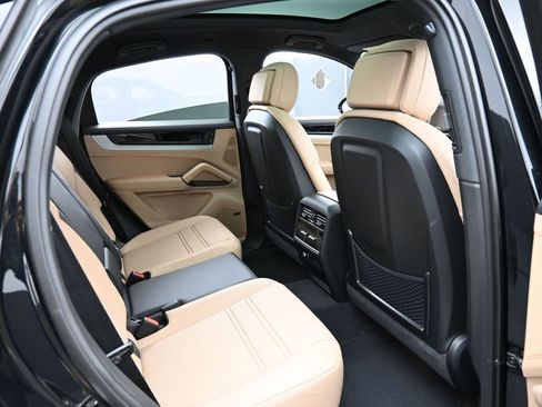 New 2026 Porsche Cayenne Coupe AWD/4WD image 28