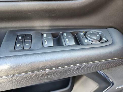 Used 2023 GMC Yukon SLT w/ SLT Luxury Package image 31