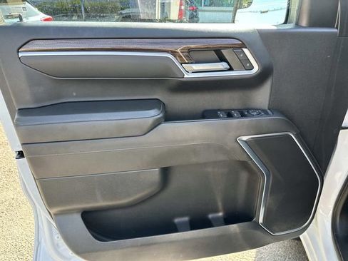 Used 2022 Chevrolet Silverado 1500 LT AWD/4WD image 19