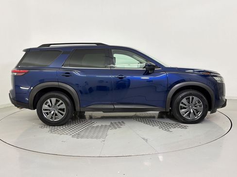 Used 2024 Nissan Pathfinder SV FWD image 8