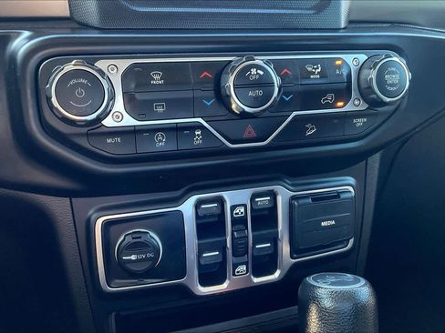 Used 2018 Jeep Wrangler Unlimited Sport S AWD/4WD image 32