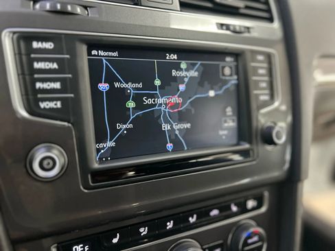 Used 2017 Volkswagen Golf Alltrack S image 17