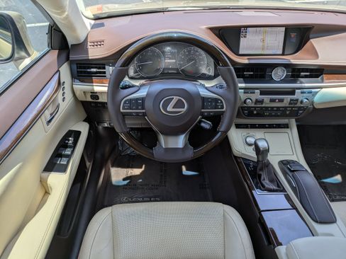 Used 2017 Lexus ES 350 w/ Luxury Package FWD image 13