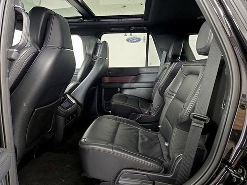 Certified 2024 Lincoln Navigator Reserve AWD/4WD image 11