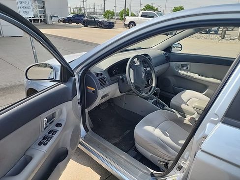 Used 2008 Kia Spectra EX FWD image 16