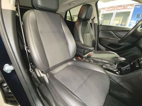 Used 2022 Buick Encore Preferred w/ Safety Package image 25