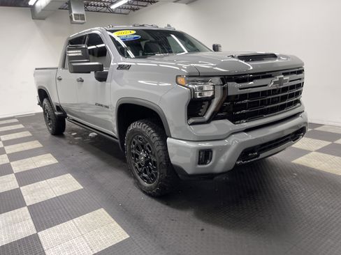 Used 2024 Chevrolet Silverado 2500 LTZ w/ LTZ Plus Package AWD/4WD image 6