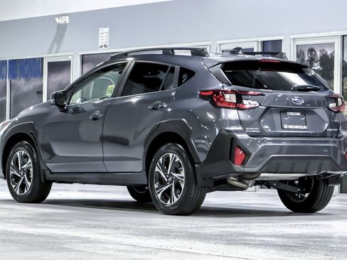 Used 2024 Subaru Crosstrek 2.0i Premium AWD/4WD image 3