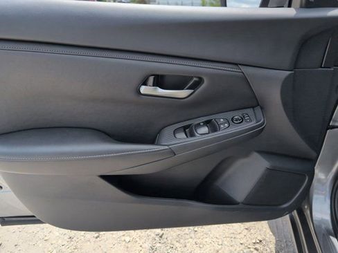 Used 2025 Nissan Sentra SV FWD image 11