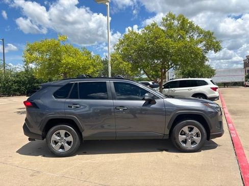Used 2025 Toyota RAV4 XLE FWD image 4