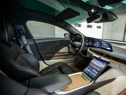 Used 2022 Lucid Air Grand Touring image 18