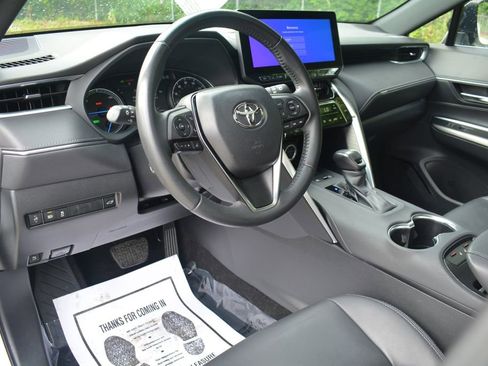 Used 2023 Toyota Venza Nightshade AWD/4WD image 12
