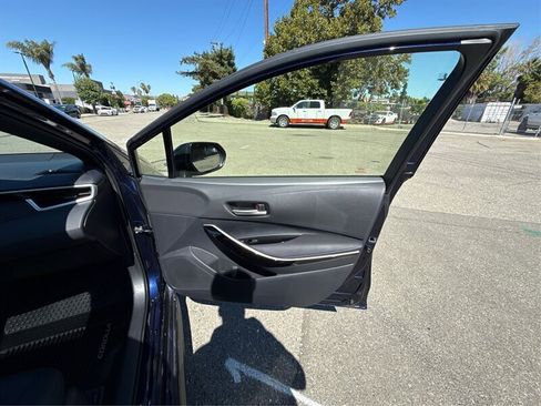 Used 2020 Toyota Corolla XSE image 38