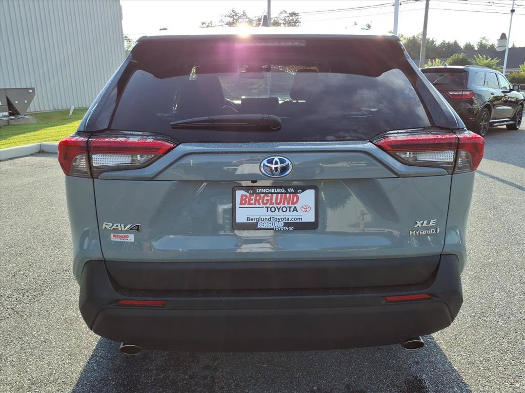 Used 2022 Toyota RAV4 XLE Premium AWD/4WD image 11