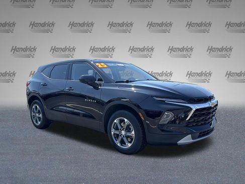Used 2025 Chevrolet Blazer LT AWD/4WD image 2