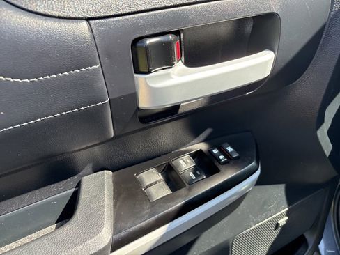 Used 2019 Toyota Tundra Limited w/ Limited Premium Package AWD/4WD image 11