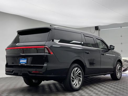 Used 2025 Lincoln Navigator L Reserve AWD/4WD image 9